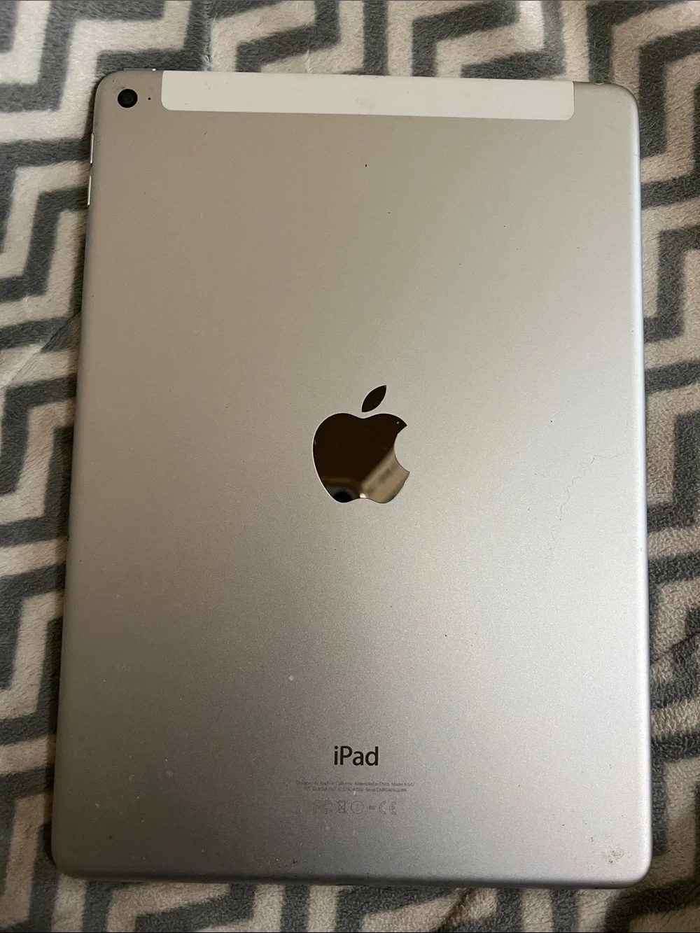 Apple iPad in White with Silver Home Button